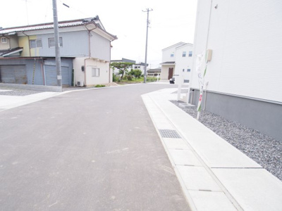 【前面道路含む現地写真】 | Livele Garden.S　郡山市富久山道ノ窪第２　７号棟