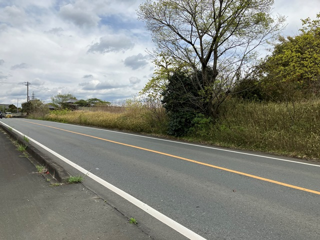 売地　豊川市足山田町上平16-1外9筆の前面道路含む現地写真|前面道路含む現地写真