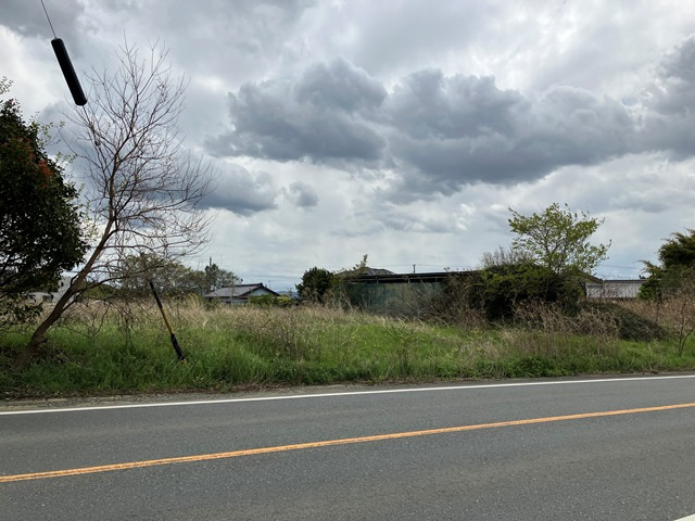 売地　豊川市足山田町上平16-1外9筆の前面道路含む現地写真|前面道路含む現地写真