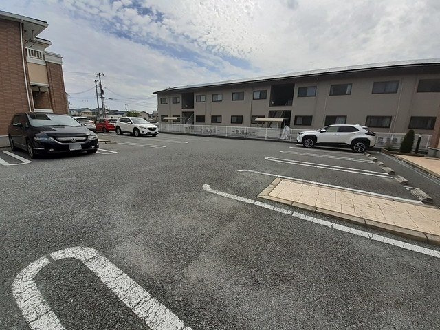 ソレイユ　Ⅱ番館の駐車場