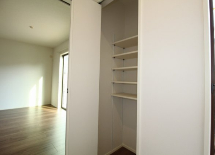 瀬戸南町２丁目　①　新築戸建　の収納|シューズインクローク