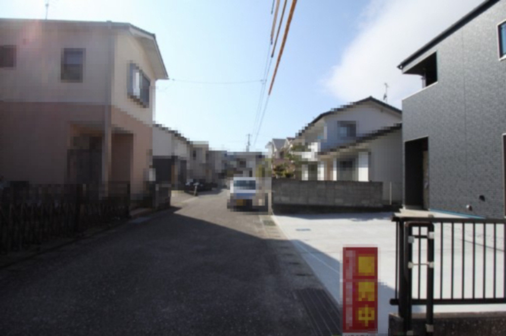 瀬戸南町２丁目　①　新築戸建　の前面道路含む現地写真