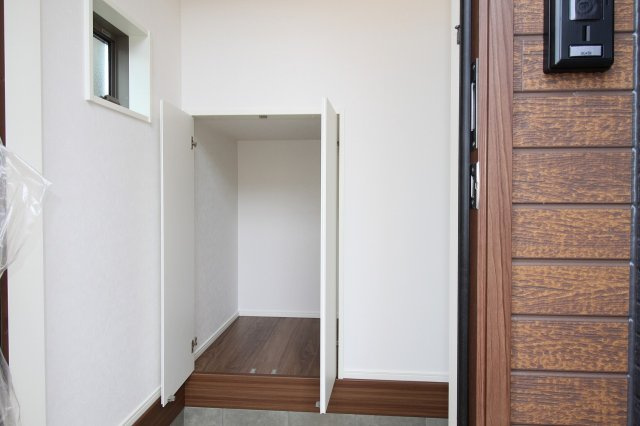 瀬戸南町２丁目　①　新築戸建　の収納|玄関収納