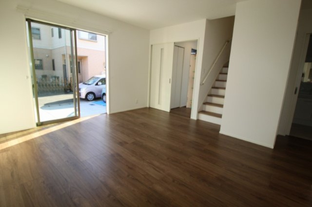 瀬戸南町２丁目　①　新築戸建　の居間・リビング|ＬＤＫ　15.2帖