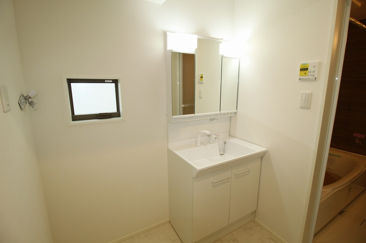 瀬戸南町２丁目　①　新築戸建　の独立洗面台