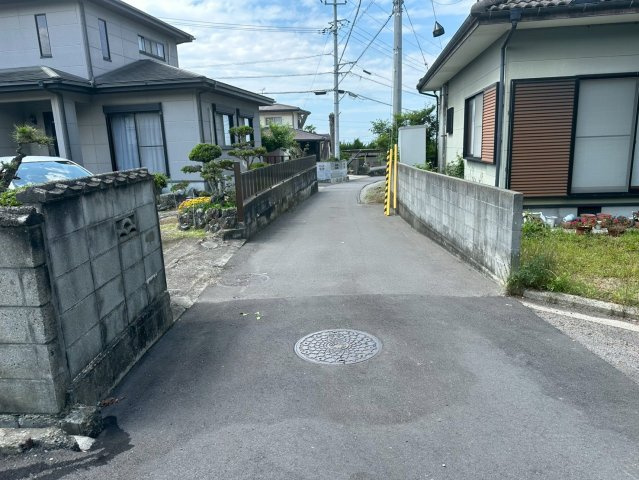 中村3丁目　中古戸建の前面道路含む現地写真|東側接道 幅員 約3m