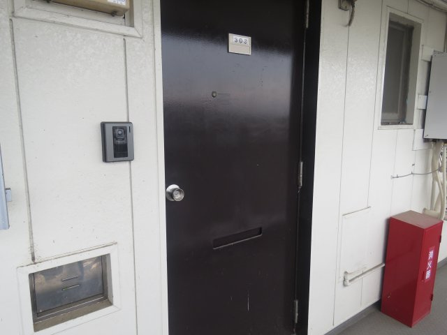 赤松マンションの玄関