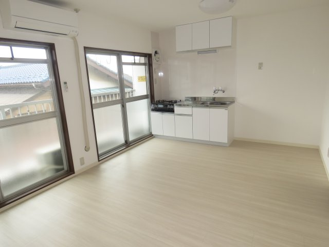 赤松マンションの居間・リビング