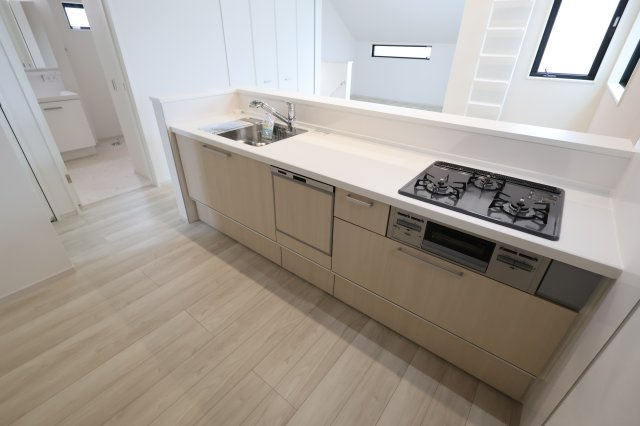 【キッチン】 | 《仲介手数料無料》練馬区早宮４丁目29-14(3号棟)新築一戸建てケイアイスタイル | 撮影日 2025年9月19日 15:00 曇り