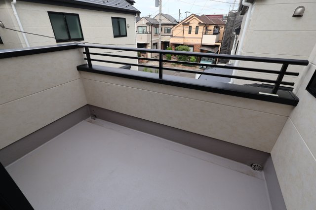 【バルコニー】 | 《仲介手数料無料》練馬区早宮４丁目29-14(3号棟)新築一戸建てケイアイスタイル | 撮影日 2025年9月19日 15:00 曇り