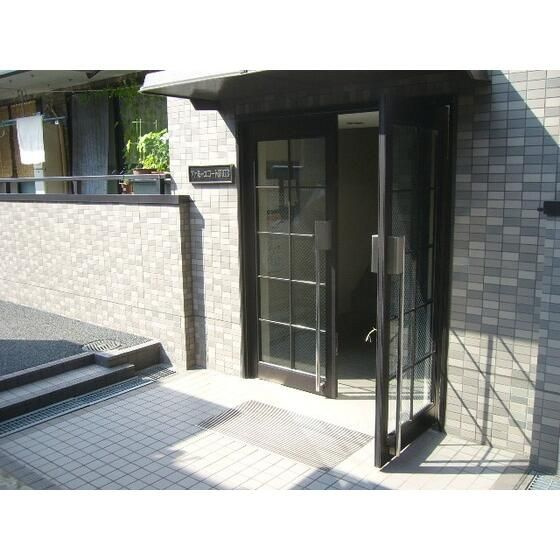 ファミーユコート恩田のエントランス
