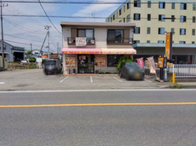 【外観】 | 売店舗　富士宮市小泉 | オーナーチェンジ物件です。1F店舗・2Fアパート（2部屋）→現在全室賃貸中となっています。