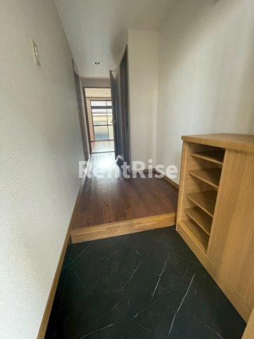 西里ハイツＢの駐車場