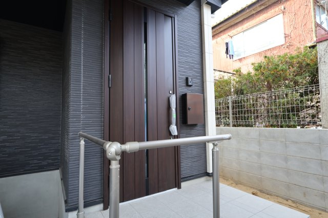 《仲介手数料無料》練馬区貫井３丁目46-29新築一戸建てケイアイスタイルの玄関