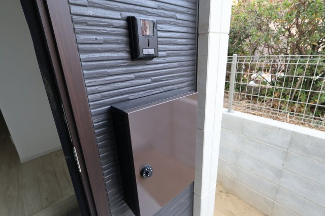 《仲介手数料無料》練馬区貫井３丁目46-29新築一戸建てケイアイスタイルの玄関