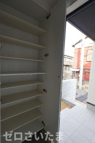 《仲介手数料無料》練馬区貫井３丁目46-29新築一戸建てケイアイスタイルの玄関