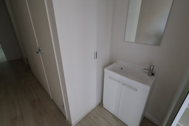 《仲介手数料無料》練馬区貫井３丁目46-29新築一戸建てケイアイスタイルの独立洗面台