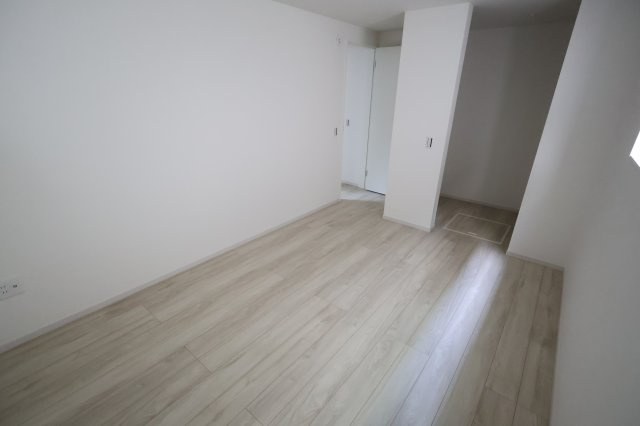 《仲介手数料無料》練馬区貫井３丁目46-29新築一戸建てケイアイスタイルの洋室