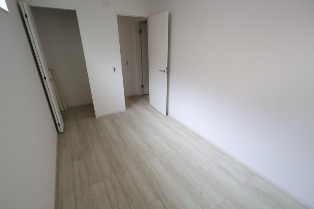 《仲介手数料無料》練馬区貫井３丁目46-29新築一戸建てケイアイスタイルの洋室