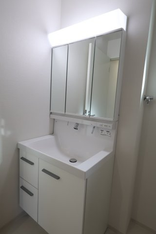 《仲介手数料無料》練馬区貫井３丁目46-29新築一戸建てケイアイスタイルの独立洗面台