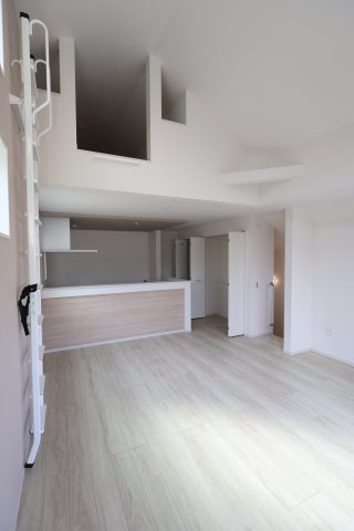 《仲介手数料無料》練馬区貫井３丁目46-29新築一戸建てケイアイスタイルの居間・リビング