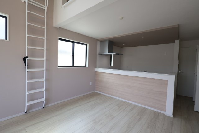 《仲介手数料無料》練馬区貫井３丁目46-29新築一戸建てケイアイスタイルの居間・リビング