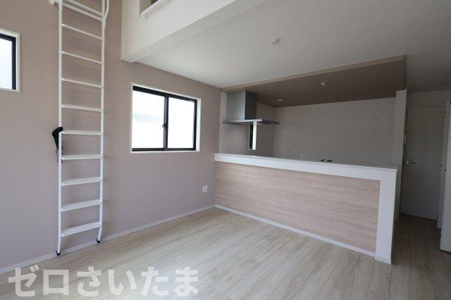 《仲介手数料無料》練馬区貫井３丁目46-29新築一戸建てケイアイスタイルの居間・リビング