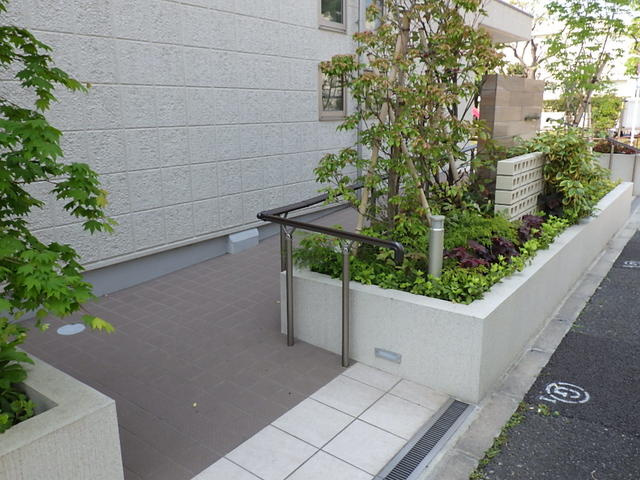 （シニア限定）ヘーベルＶｉｌｌａｇｅ高島平のその他共用部分|エントランスにスロープ付