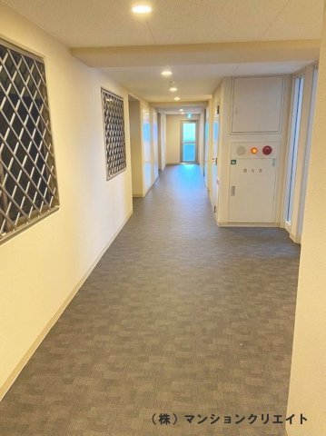 レジーネ大和田（投資）のその他共用部分|マンション内の廊下は全て内廊下式を採用！外気にさらされていない為、廊下が綺麗で傷みにくく非常に綺麗です。また雨風にさらされることが無い為、非常に快適です。
