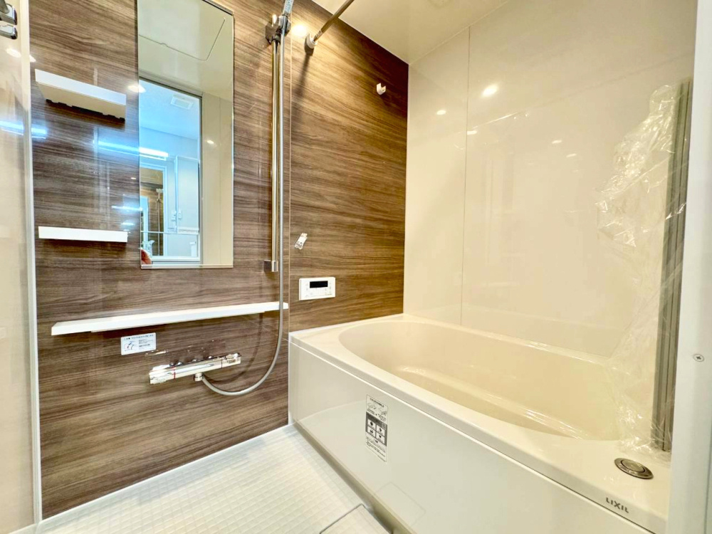 赤堤スカイマンションの浴室|追い炊き機能付きの浴室は、仕事で帰りが遅くなった日にも温かい湯船に浸かって疲れを癒すことができます。

ご内見希望・資料請求などお気軽にお問い合わせ下さい！
03-5990-5201