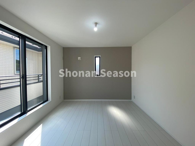 【洋室】 | 全室収納付きで、増えがちな学習用具・衣類や、季節家電なども、各部屋に収納でき便利ですよ。