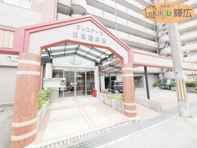 プレステージ姫路西飾磨　3階のエントランス