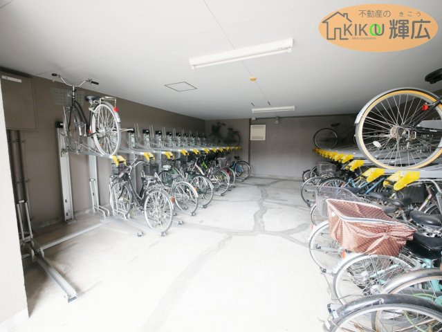 プレステージ姫路西飾磨　3階の駐輪場