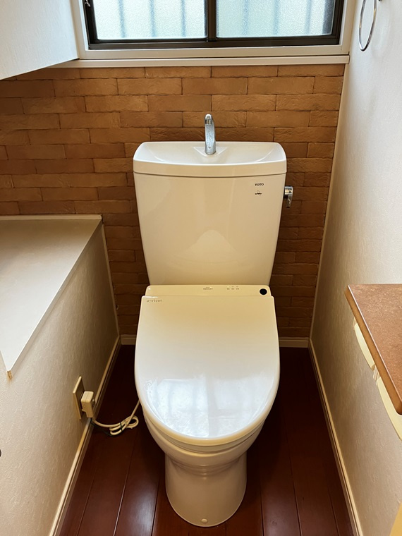 下安松戸建のトイレ