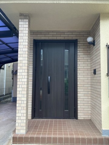 下安松戸建のエントランス