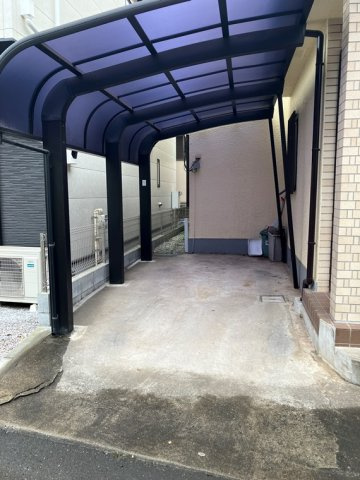 下安松戸建の駐車場