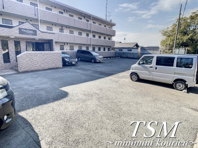 デイグラン香里園北の駐車場