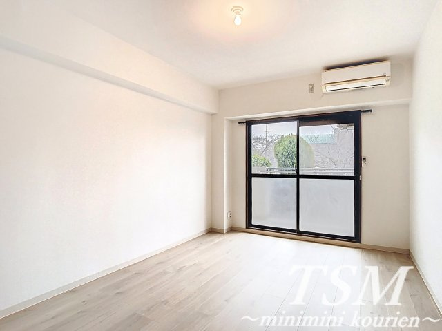 デイグラン香里園北の洋室