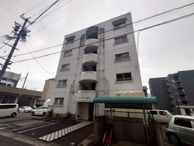 ロイヤルビル梅村の外観