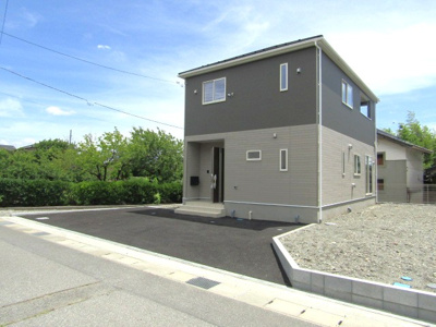 【駐車場】 | クレイドルガーデン南アルプス市在家塚第4　1号棟 | 駐車場があるので、車を買う予定の方も安心です