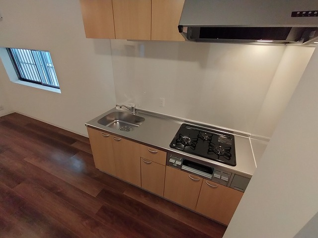 神戸市北区鈴蘭台北町６丁目の賃貸マンションのキッチン|システムキッチン（ガス3口）