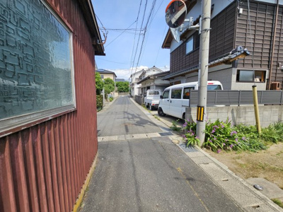 【前面道路含む現地写真】 | 鳥取市卯垣３丁目中古戸建て