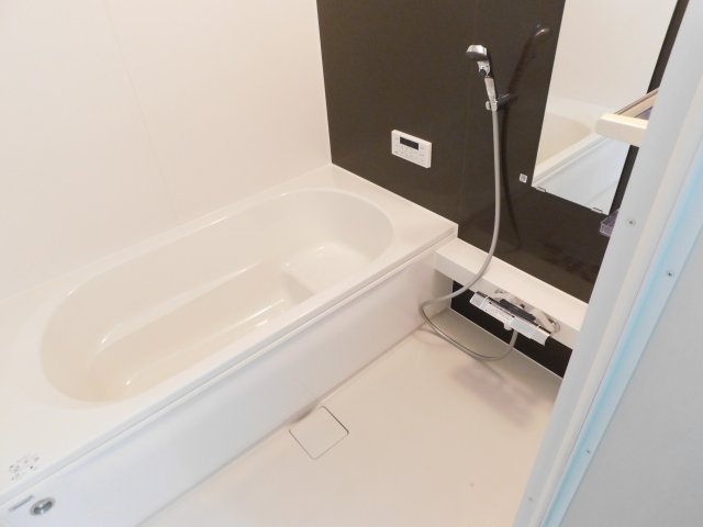 名古屋市西区児玉３丁目の新築一戸建の浴室|◇浴室◇　　広い１坪サイズ（ハウステック）・浴室暖房乾燥機・保温浴槽・追い焚き機能・ベンチ浴槽・エコシャワー・オートバス・バリアフリーバス・浴室窓あり