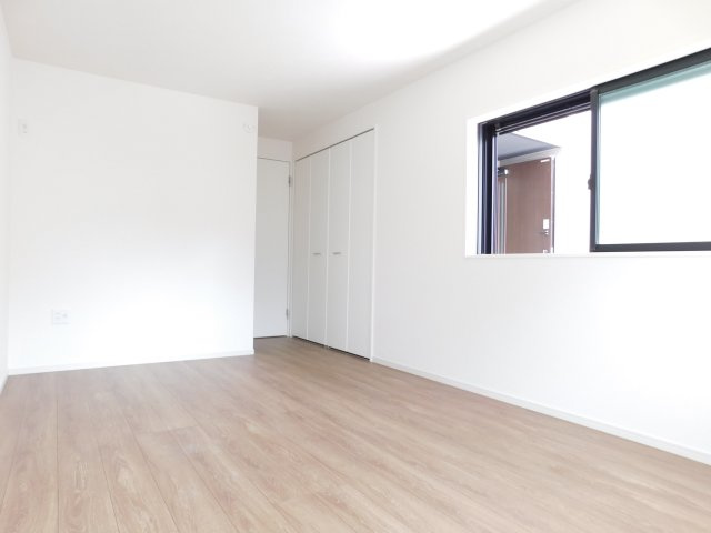 名古屋市西区児玉３丁目の新築一戸建の洋室|◇１階洋室◇　　南面で明るい洋室８．０帖　クローゼット完備♪