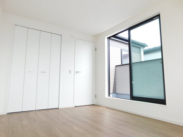 名古屋市西区児玉３丁目の新築一戸建の洋室|◇３階洋室◇　　南面で明るい洋室６．０帖　クローゼット完備♪　バルコニー付き♪