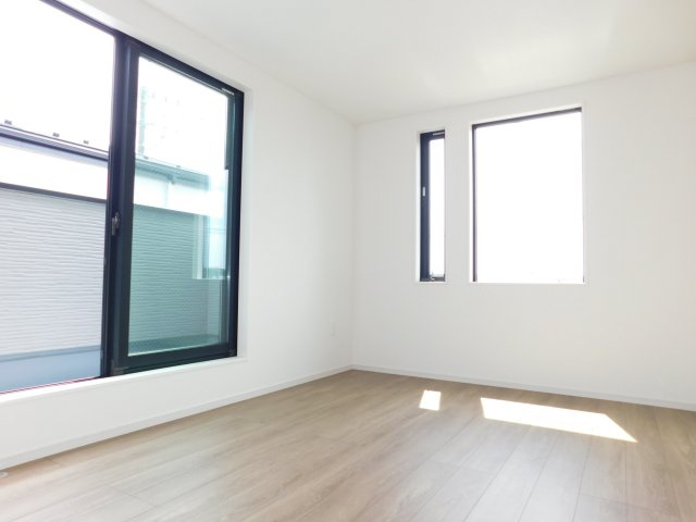 名古屋市西区児玉３丁目の新築一戸建の洋室|◇３階洋室◇　　南面で明るい洋室６．０帖　クローゼット完備♪　バルコニー付き♪