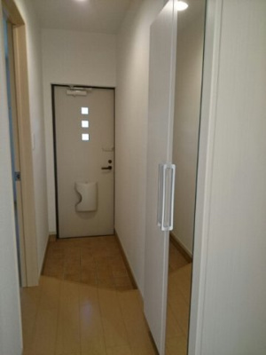 【玄関】 | ボンヌ・ジュルネ | 明るい玄関です