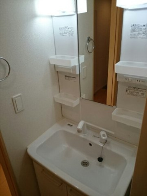 【洗面所】 | ボンヌ・ジュルネ | 忙しい朝には欠かせない洗面所です