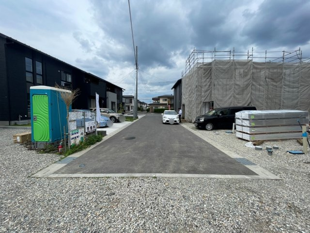 新築戸建・建売　大田原市浅香第8　Cradle Garden　全3棟の前面道路含む現地写真