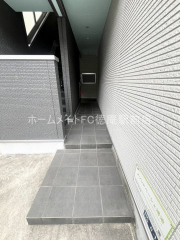 東大阪市鴻池町２丁目のアパートのエントランス